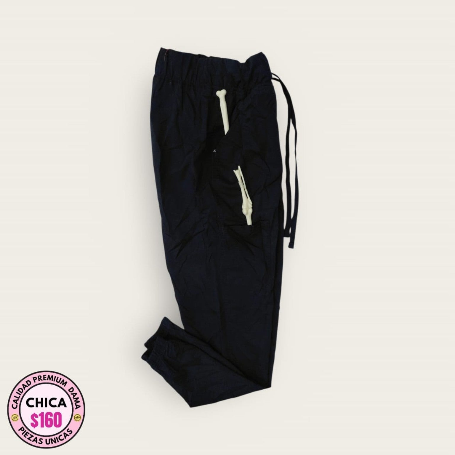 Pantalón negro con cordón — Chica