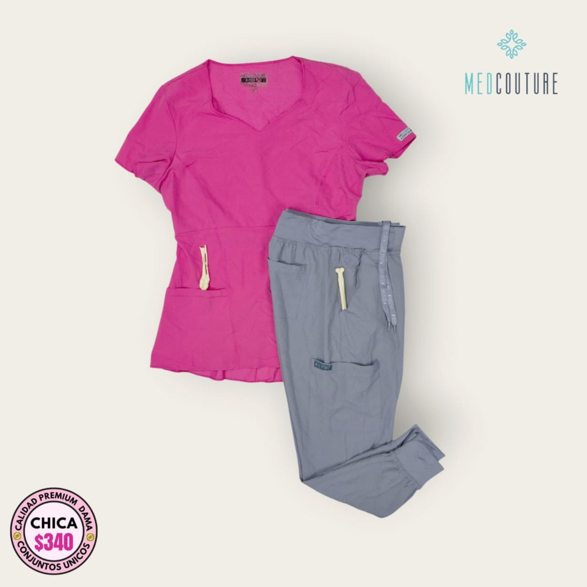 Conjunto médico Med Couture rosa con pantalón gris | Dama Chica, uniforme médico premium talla Chica