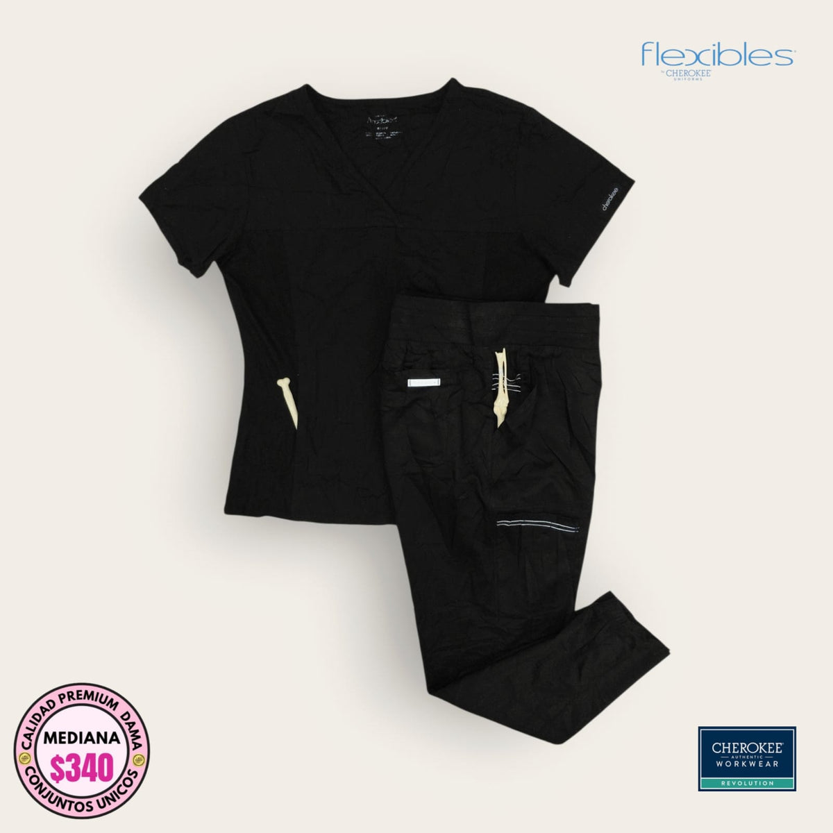 Conjunto médico Cherokee negro con filipina Flexibles, talla mediana para dama; vista de la prenda disponible en Uniformes MID.
