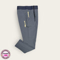 Pantalón médico gris con pretina azul marino, talla grande para dama, disponible en Uniformes MID.