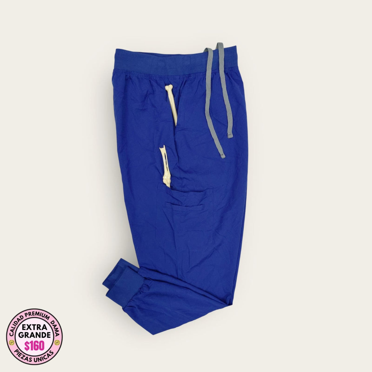 Pantalón médico azul rey con cordón gris, talla extragrande para dama, disponible en Uniformes MID.