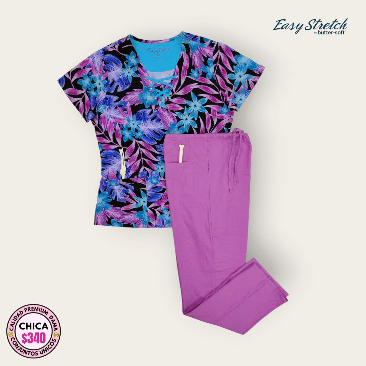 Conjunto médico Easy Stretch floral y lila, talla chica para dama, disponible en Uniformes MID.