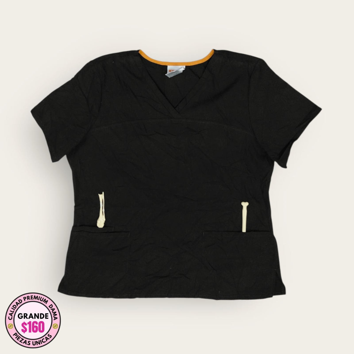Filipina médica negra con detalle naranja, talla grande para dama, disponible en Uniformes MID.