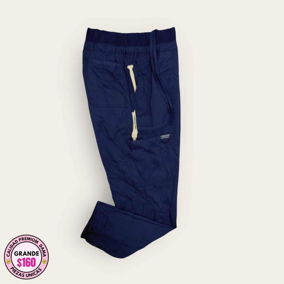 Pantalón médico Cherokee Workwear azul marino, talla grande para dama, disponible en Uniformes MID.