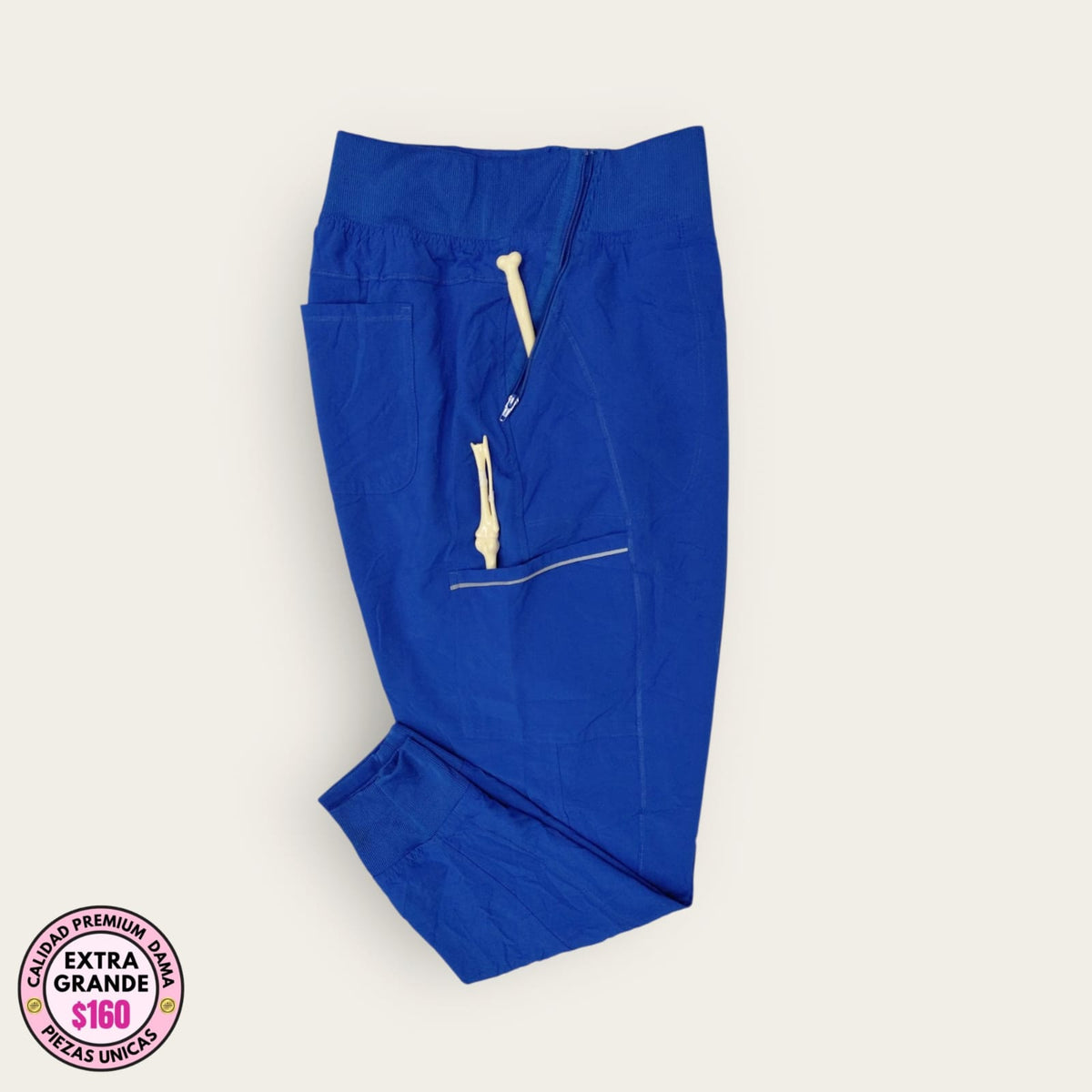 Pantalón médico azul rey con cierre lateral, talla extragrande para dama, disponible en Uniformes MID.