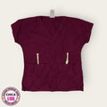 Filipina médica premium vino con bolsillos, talla chica para dama, disponible en Uniformes MID.