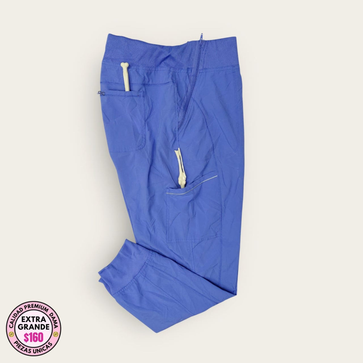 Pantalón médico azul con bolsillo de cierre, talla extragrande para dama, disponible en Uniformes MID.