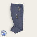 Pantalón médico gris grafito con cordón, talla chica para caballero, línea Premium de Uniformes MID.