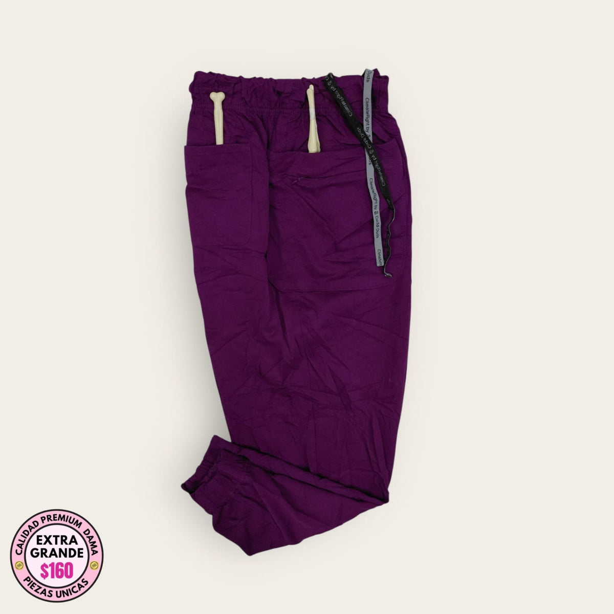 Pantalón médico vino con cordón gris, talla extragrande para dama, disponible en Uniformes MID.