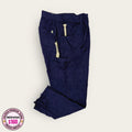 Pantalón médico premium azul marino cargo, talla mediana para dama; vista de la prenda disponible en Uniformes MID.