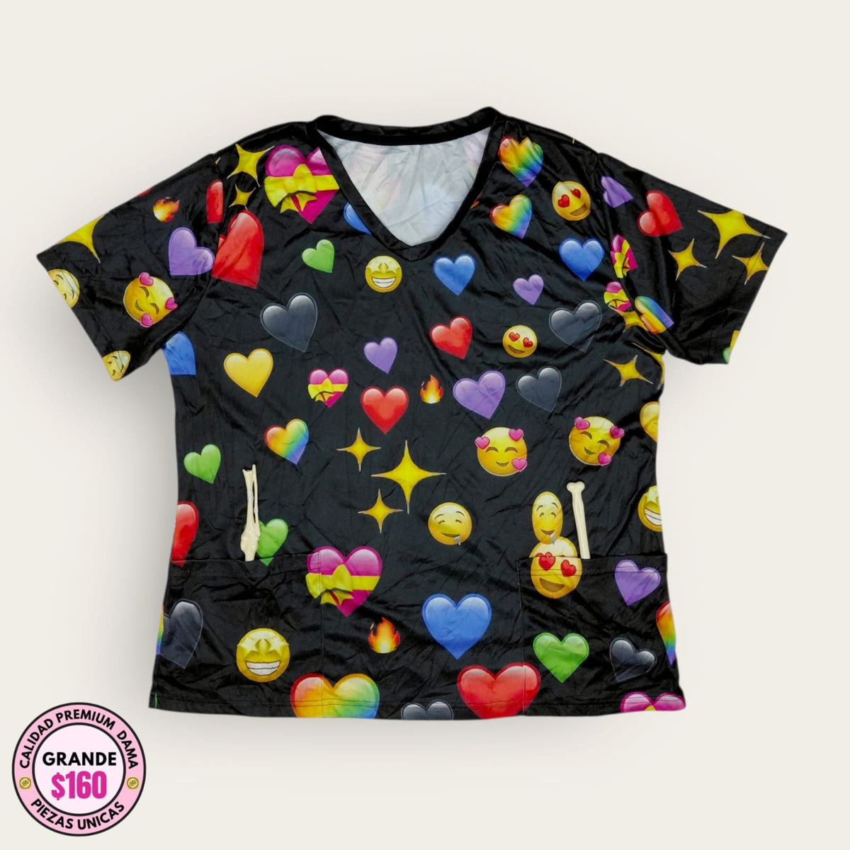 Filipina médica estampado corazones y emojis, talla grande para dama, disponible en Uniformes MID.