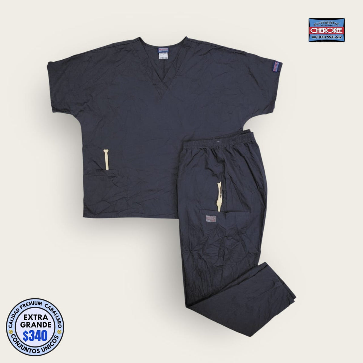 Conjunto médico Cherokee y ScrubZone gris grafito, talla extragrande para caballero, línea Premium de Uniformes MID.